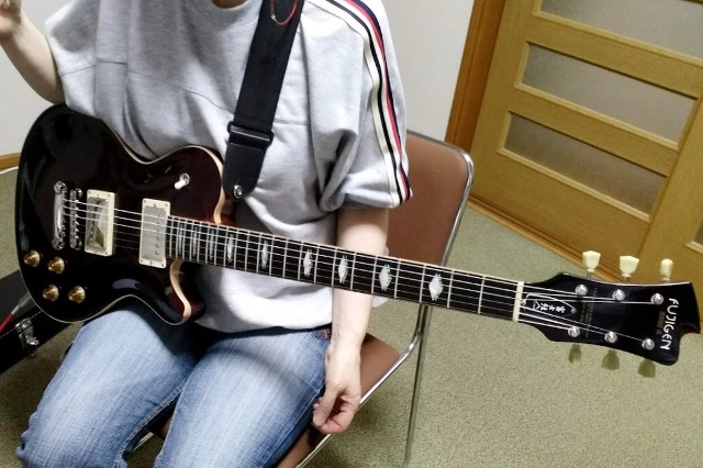 50代女性の生徒さんがフジゲンのエレキギターを購入！ - アズール・ギター教室のブログ